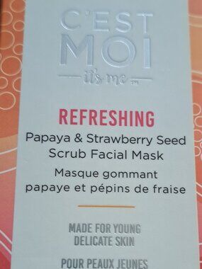C'EST MOI REFRESHING PAPAYA & STRAWBERRY SEED SCRUB FACIAL MASK